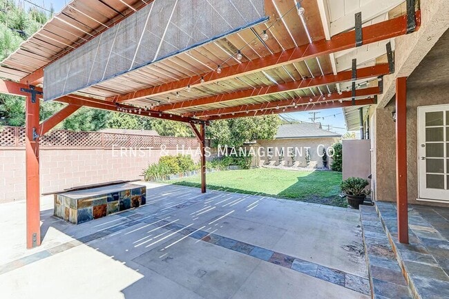 Building Photo - 6533 E Monlaco Rd