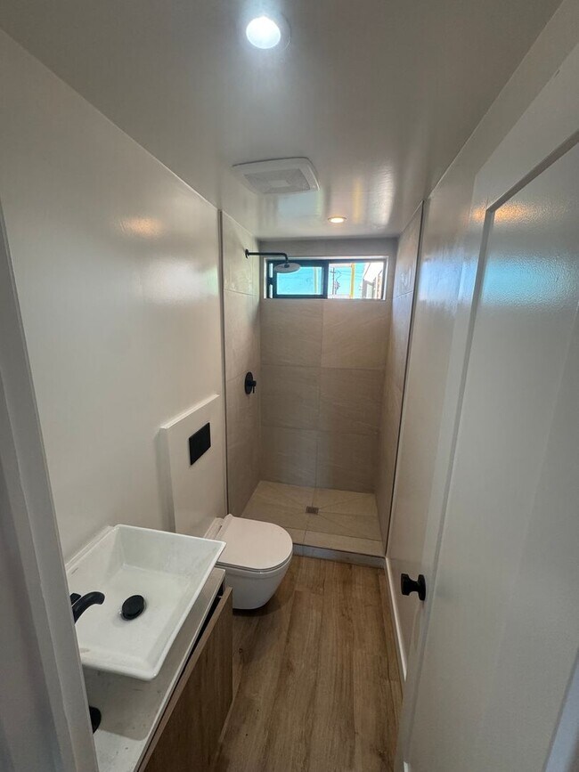 Building Photo - ONE MONTH FREE!! BRAND NEW CONSTRUCTION!! ...