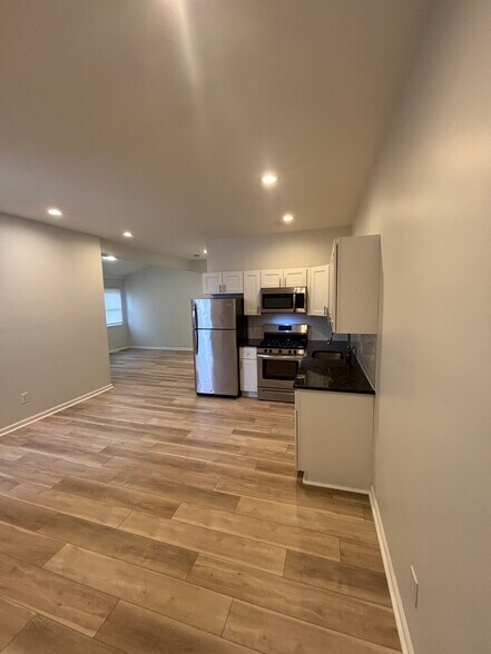 Building Photo - 304 Holmes Rd