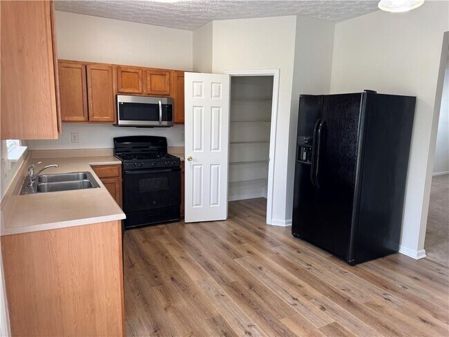 Building Photo - 3609 Beacon Ridge
