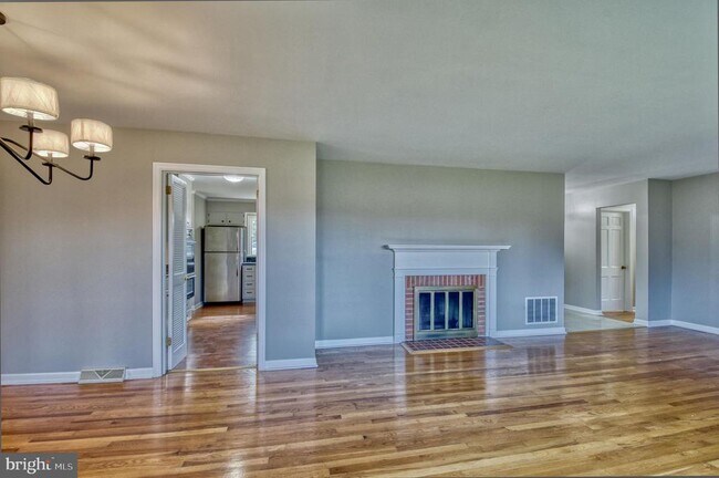 Building Photo - 36960-36960 Glendale St