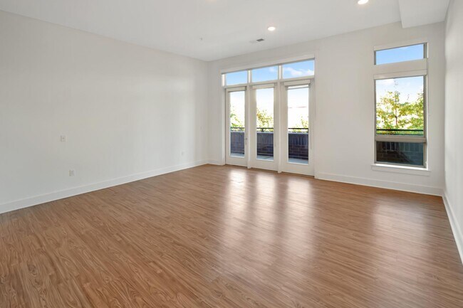 Building Photo - 650 E Brooklyn Vlg Ave