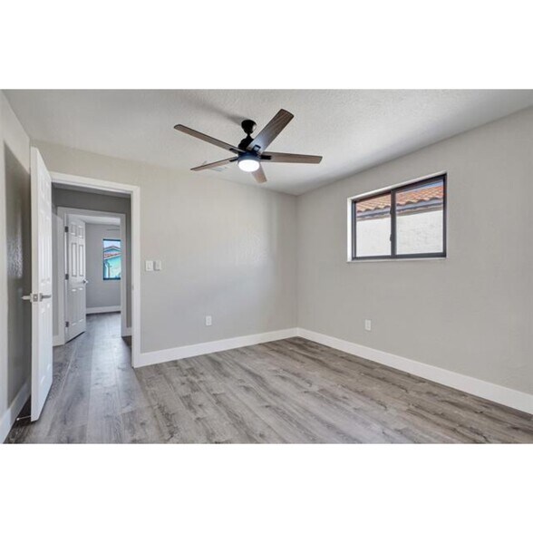 Building Photo - 2614 W 65th St