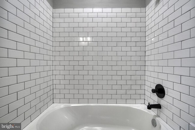 Building Photo - 6722 Brentwood Ave