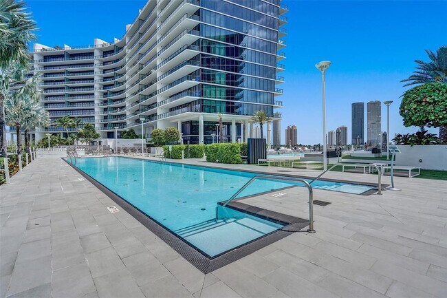Building Photo - 5000 Island Estates Dr