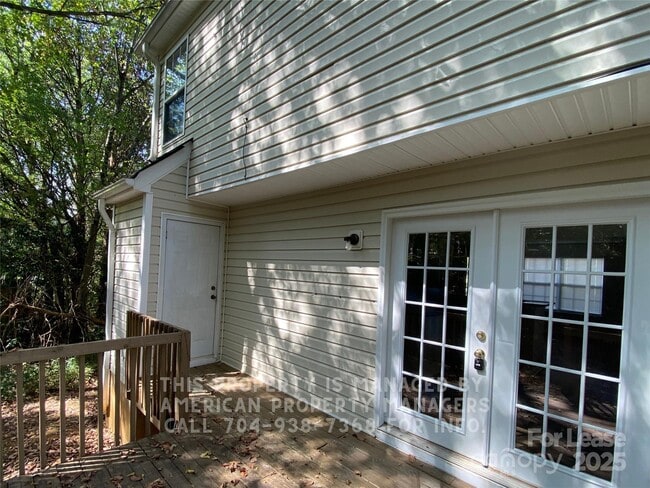 Building Photo - 3040 Champion Ln SW