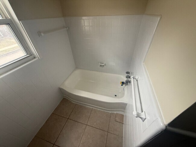 Building Photo - 12847 Maiden St