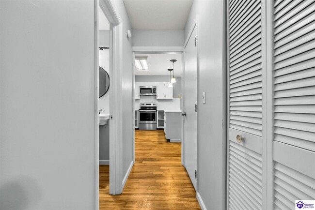 Building Photo - 215 Darrell Dr