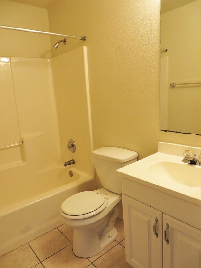 Building Photo - 2 Bedroom 2 Bathroom Unit In Georgetown