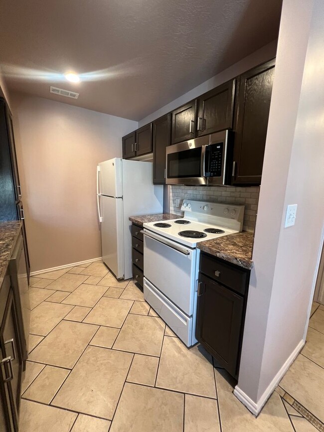 Building Photo - 2 Bedroom Condo in Tooele