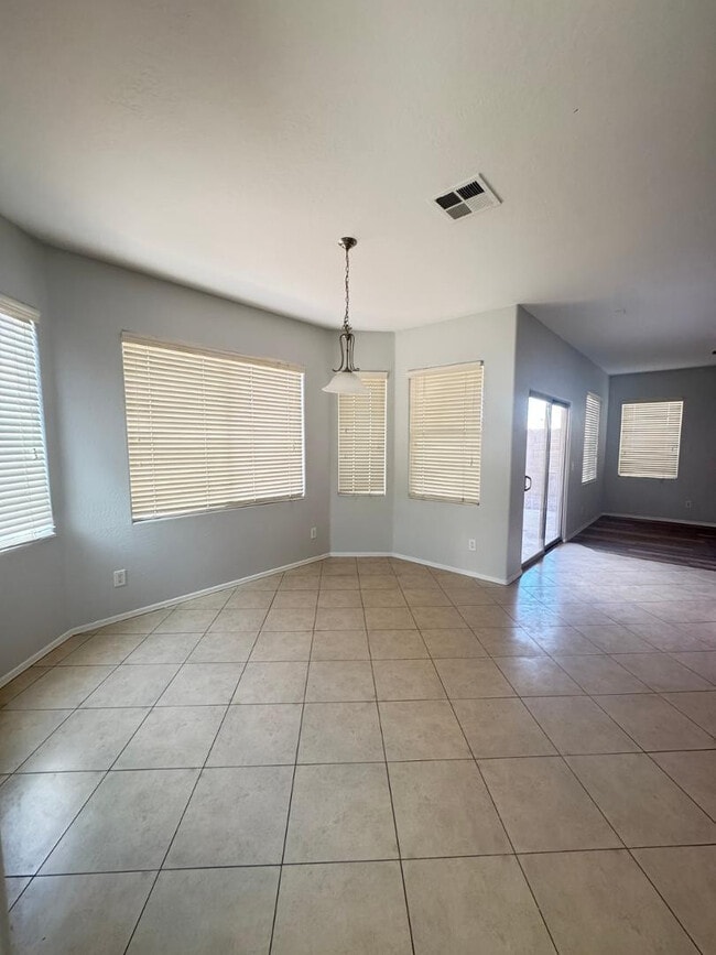 Building Photo - 4610 W Dunbar Dr