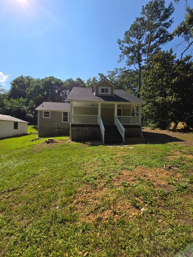 Building Photo - Spacious Single-Family Home in Chattanooga...