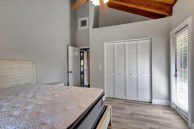 Building Photo - 18301 Murray Ln