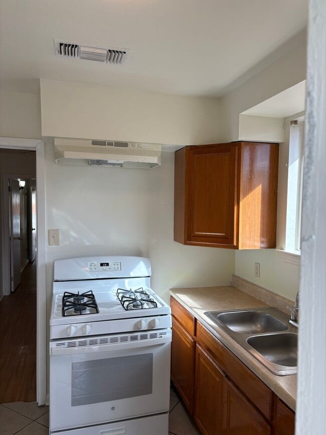 Building Photo - 412 S Murat St