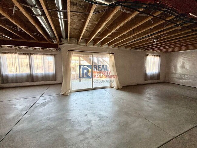 Building Photo - 14381 Mosaic Ave