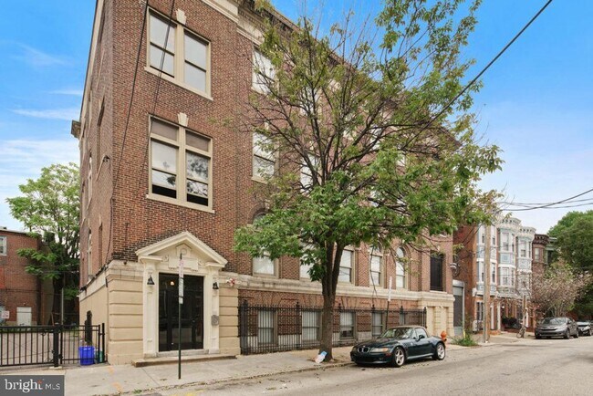 Building Photo - 427 Monroe St