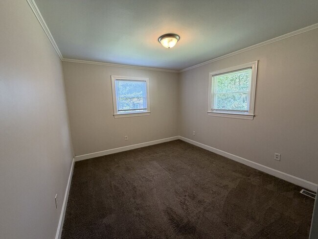 Building Photo - 281 Alcove Rd
