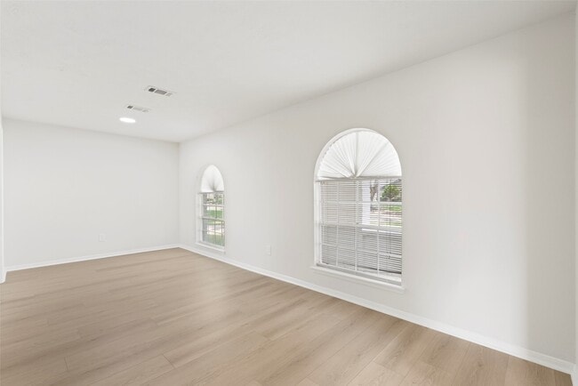 Building Photo - 16615 Glamis Ln