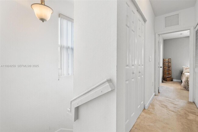 Building Photo - 230 SE 29th Ave