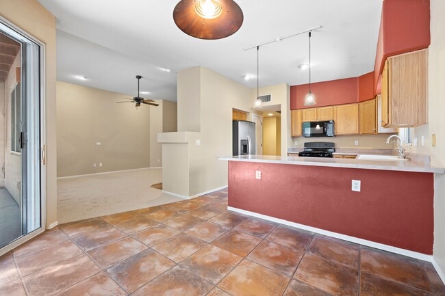 Building Photo - 730 N Northern Vista Pl
