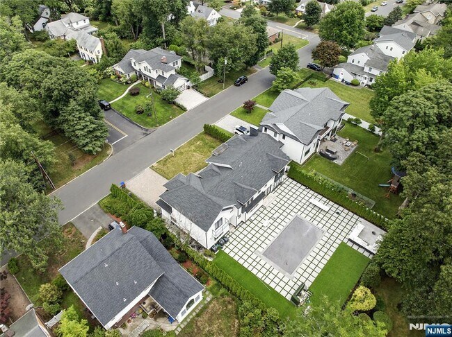 Building Photo - 44 Floral Terrace