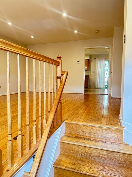 Main entrance - 397 S Pickett St