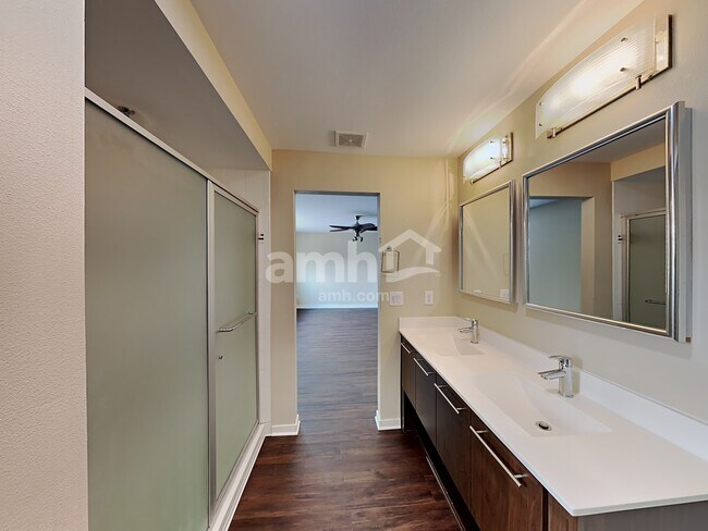 Building Photo - 10063 Salida St