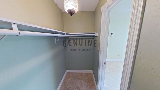 Building Photo - Second Floor Condo in Rossmoor Park Commun...