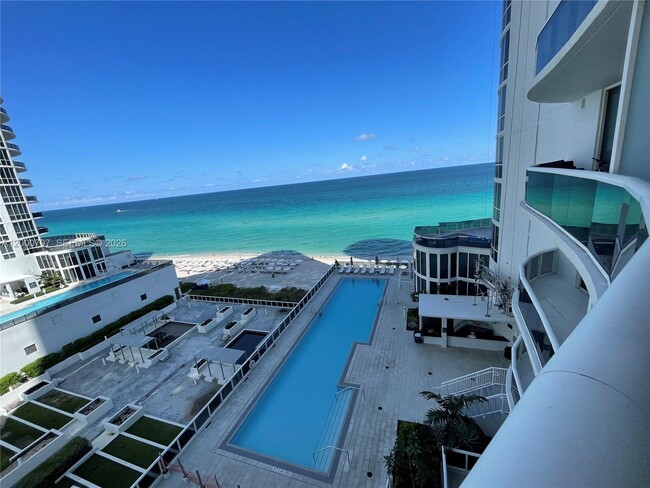 Building Photo - 15811 Collins Ave