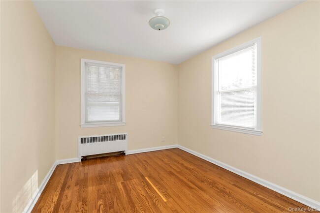 Building Photo - 19 Anstice St