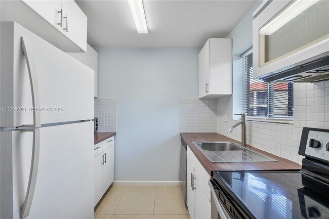 Building Photo - 6060 Forest Hill Blvd