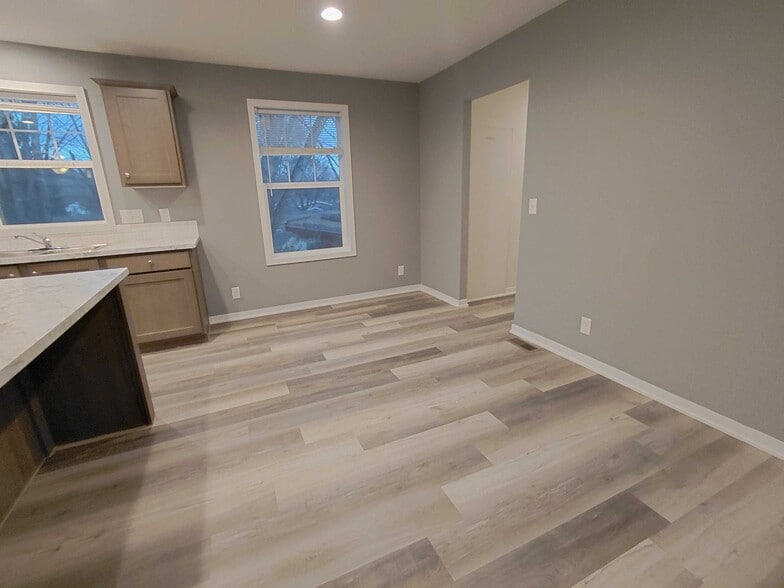 Building Photo - 2014 Gull Ln NW