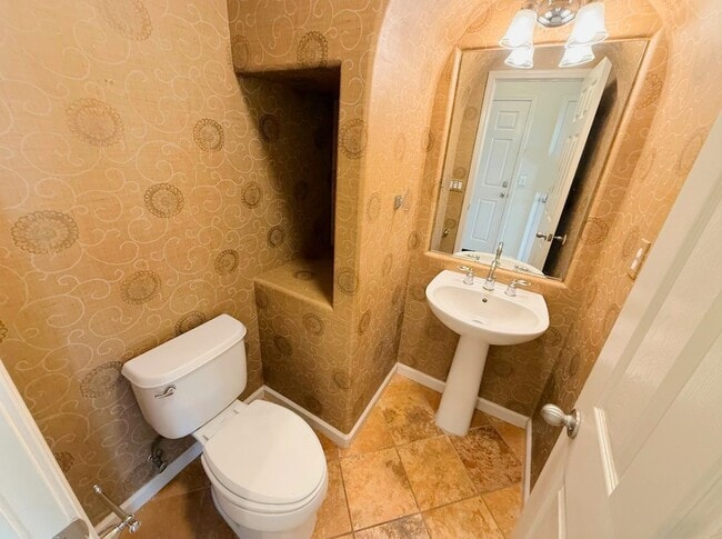 Building Photo - 4290 Lasalle Dr