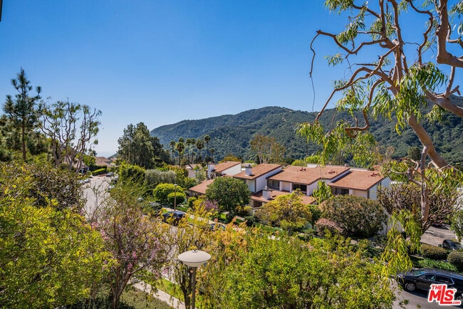 Building Photo - 17095 Palisades Cir