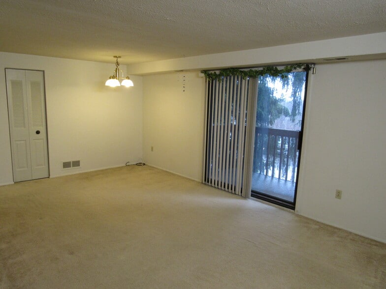 Building Photo - 27614 Evergreen Run