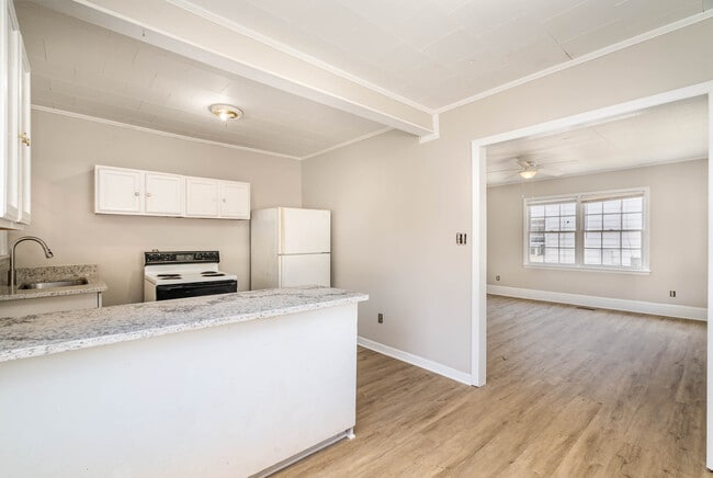 Building Photo - 617 W Garrison Blvd