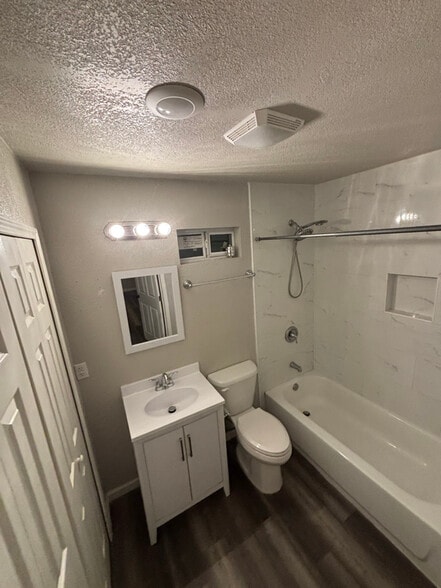 Building Photo - 822 Maple St