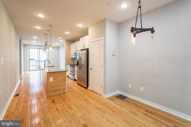 Primary Photo - 2027 E Huntingdon St