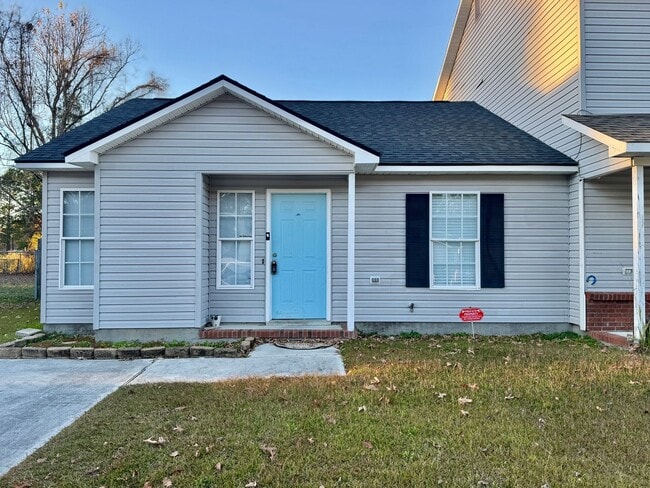 Primary Photo - Adorable 2BR/2 Bath Duplex!
