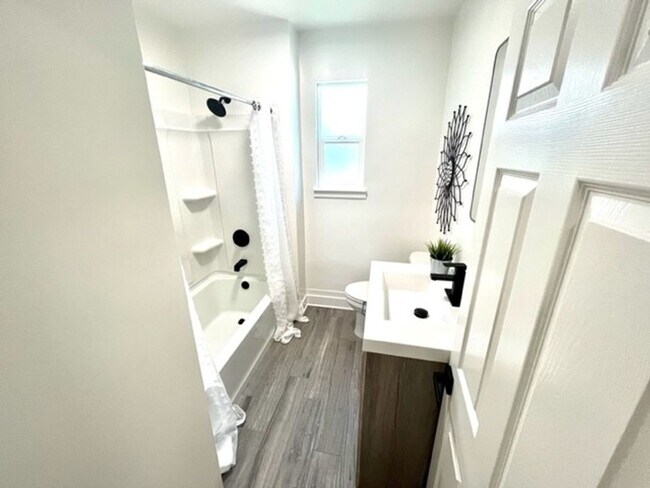 Building Photo - **Reserve for Summer 2026** Great Chestnut Street Property