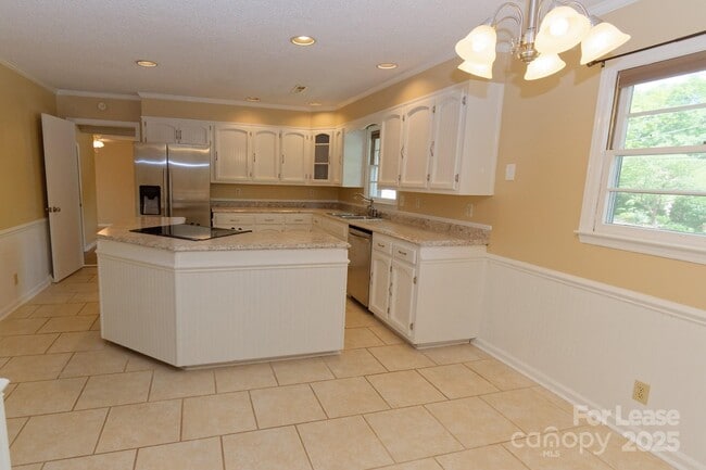 Building Photo - 416 W Pine St