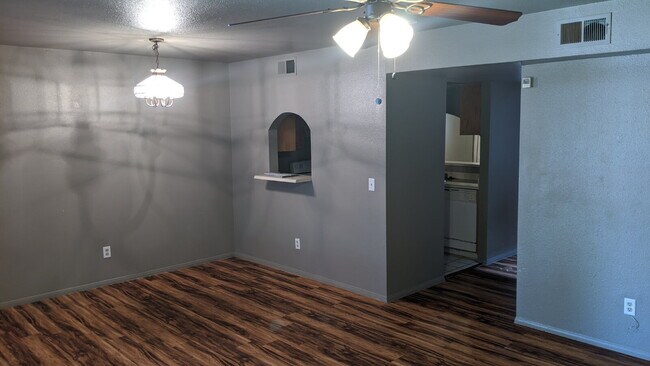 Building Photo - 3/2 Townhome 1 mile from ASU