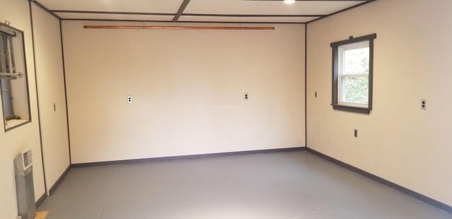 Building Photo - 3 bedroom house for rent in Blawnox