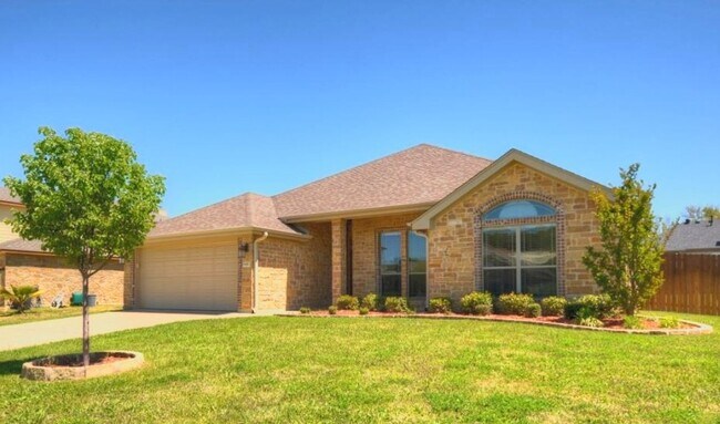 Building Photo - Harker Heights Home With Upgraded Features
