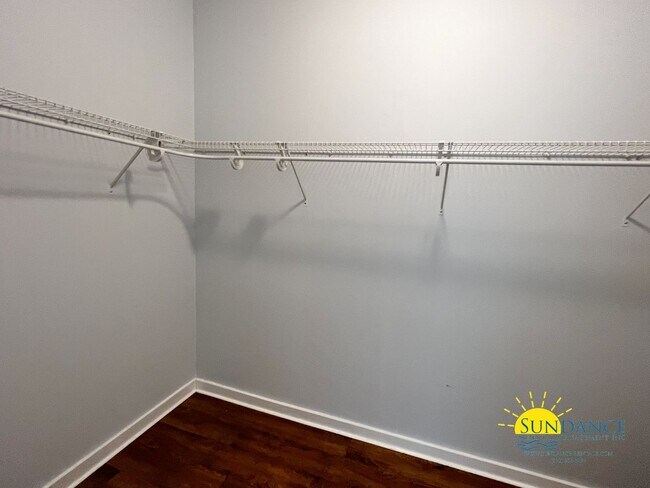 Building Photo - Walsh Glen Estates Crestview Home, call to...