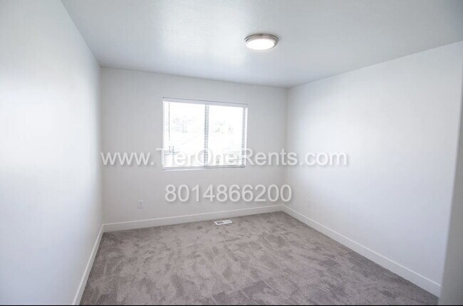 Building Photo - NO DEPOSIT option available for qualified ...