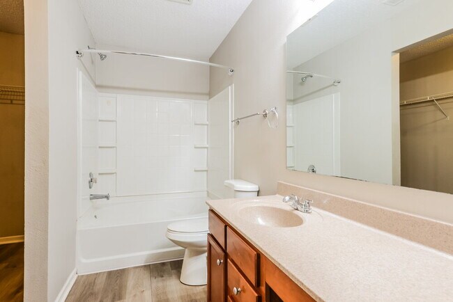 Building Photo - 738 Rosea Ct