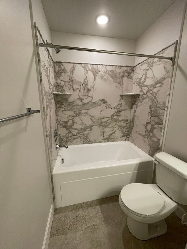 Building Photo - Italian Villages | 1-Bedroom, 1-Bath Basement (End Unit)