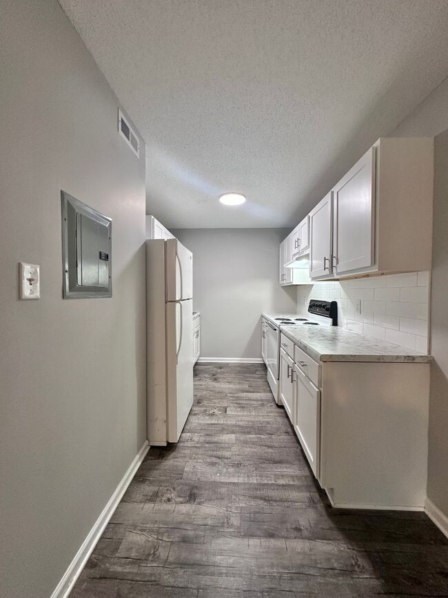 Building Photo - Pet Friendly 2-Bedroom Apartments in Maryv...