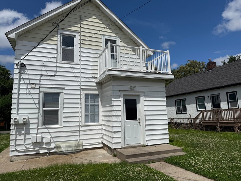 Building Photo - 1214 Sherburne Ave